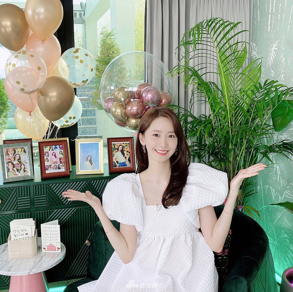 組圖：少女時代林允兒生日晒自拍 與狗狗同款貼紙超可愛