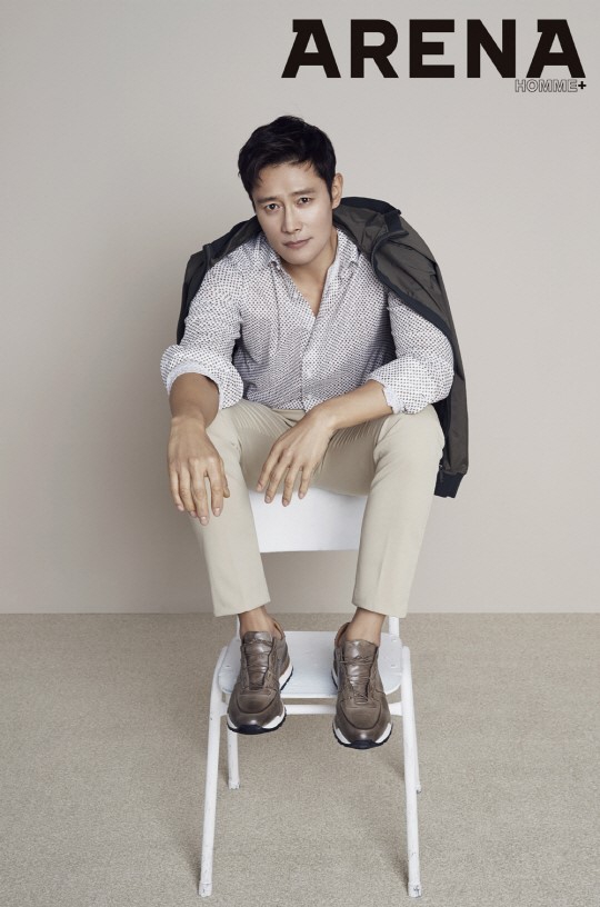 【2018.03.22】【明星】李秉宪拍杂志写真 展成熟优雅男性魅力