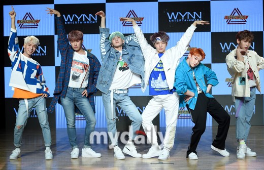 组图:韩男团spectrum发第三张专辑 唱跳活力十足