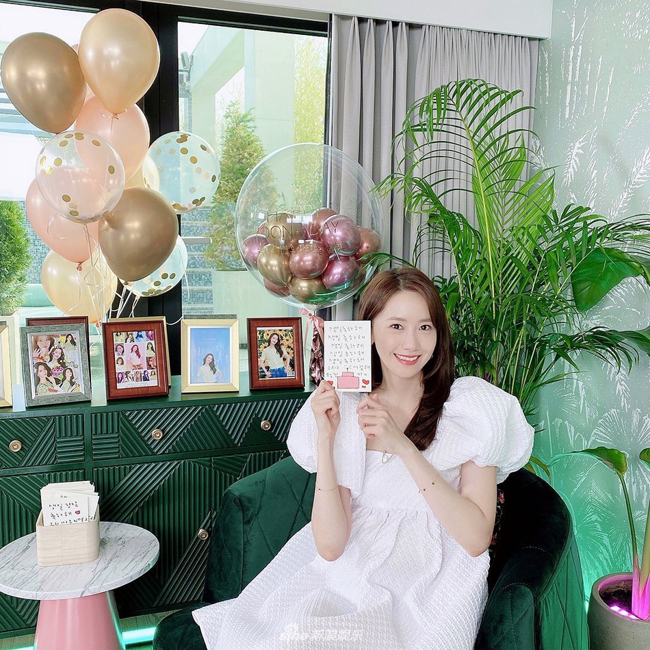 組圖：少女時代林允兒生日晒自拍 與狗狗同款貼紙超可愛