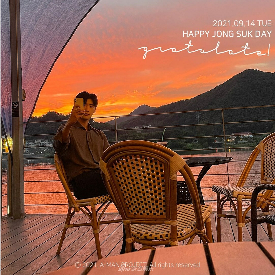 組圖：李鍾碩生日當天曬自拍 夕陽下晚霞映襯意境美