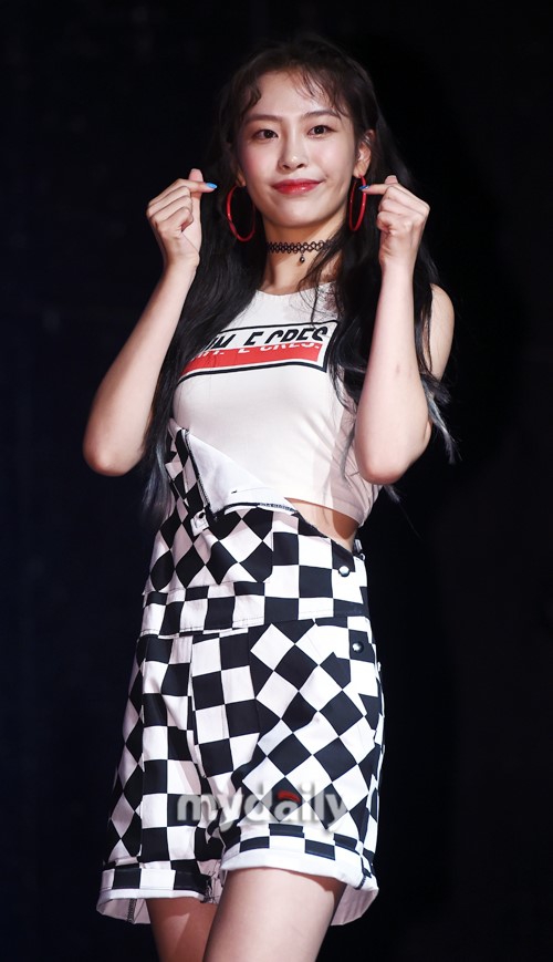 组图:韩女团neonpunch出道 活力热舞秀小蛮腰_高清图集_新浪网