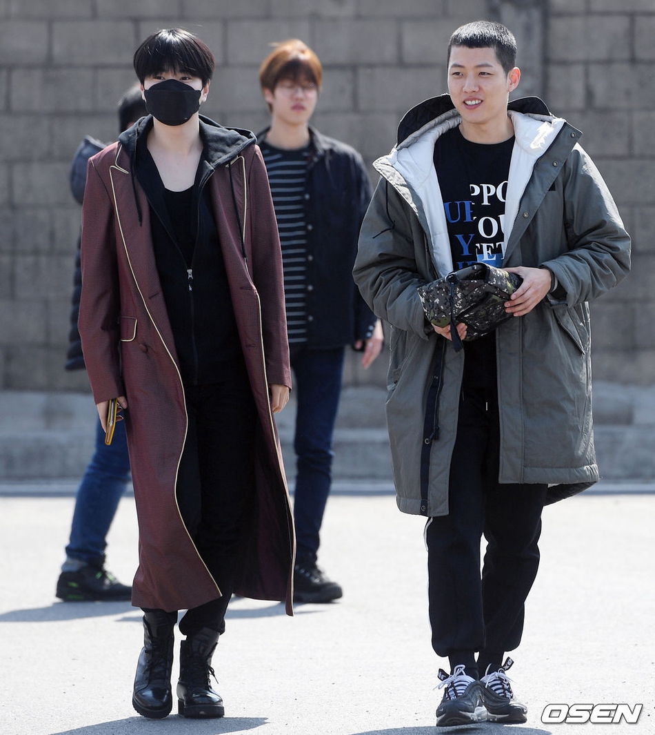 组图infinite李成烈入伍服兵役组合成员为他送行