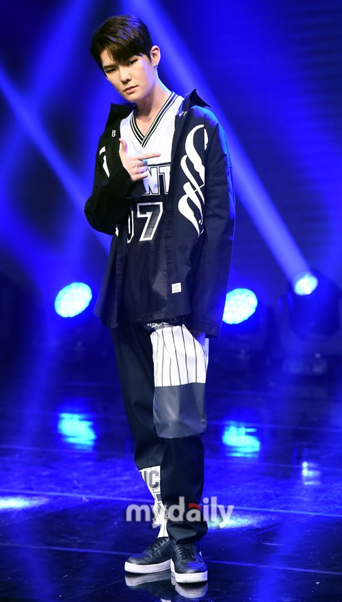 组图:韩国新人男团lucente出道 发专辑发色多彩_高清图集_新浪网