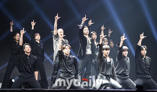 组图：BTOB 4U迷你专辑释出会 徐恩光等四成员亮相