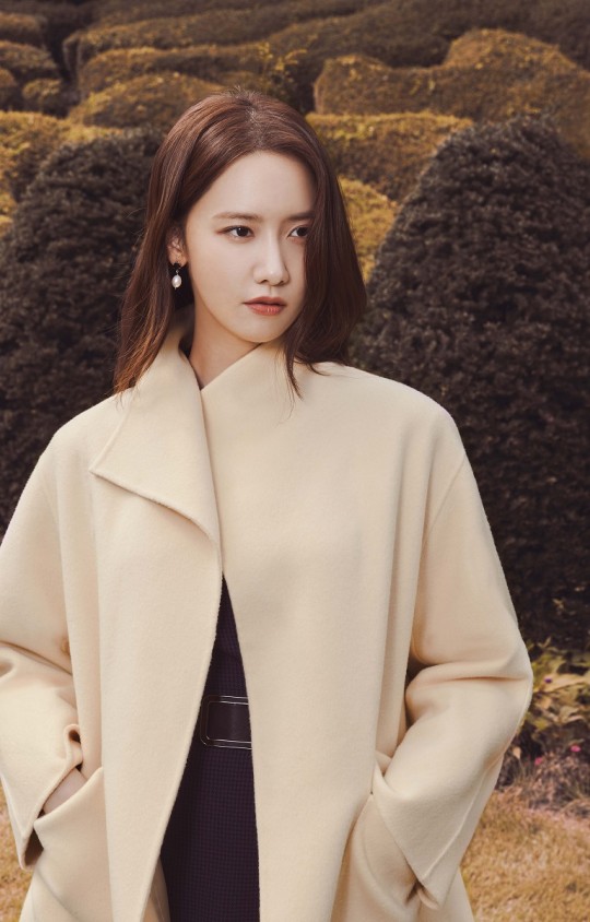 組圖：少女時代林允兒戶外寫真超美 簡約造型氣質溫柔