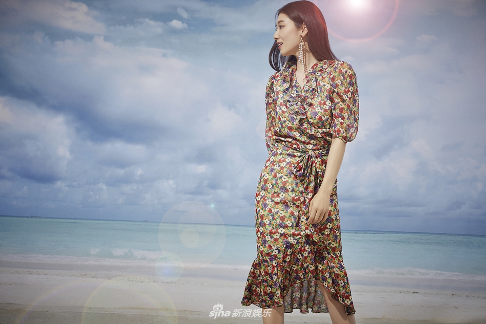 組圖：樸信惠拍夏季宣傳寫真 PS海邊背景特效太假