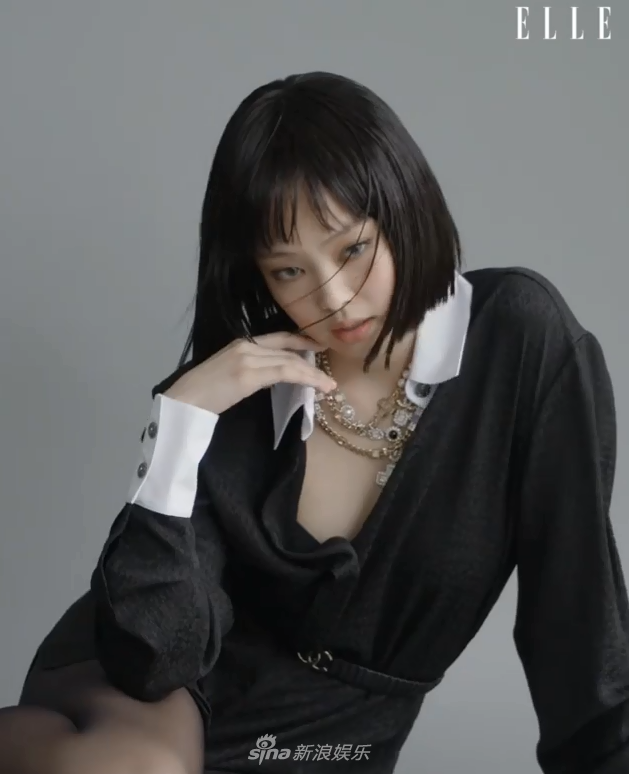 组图：JENNIE短发造型登时尚杂志 齐刘海显清纯