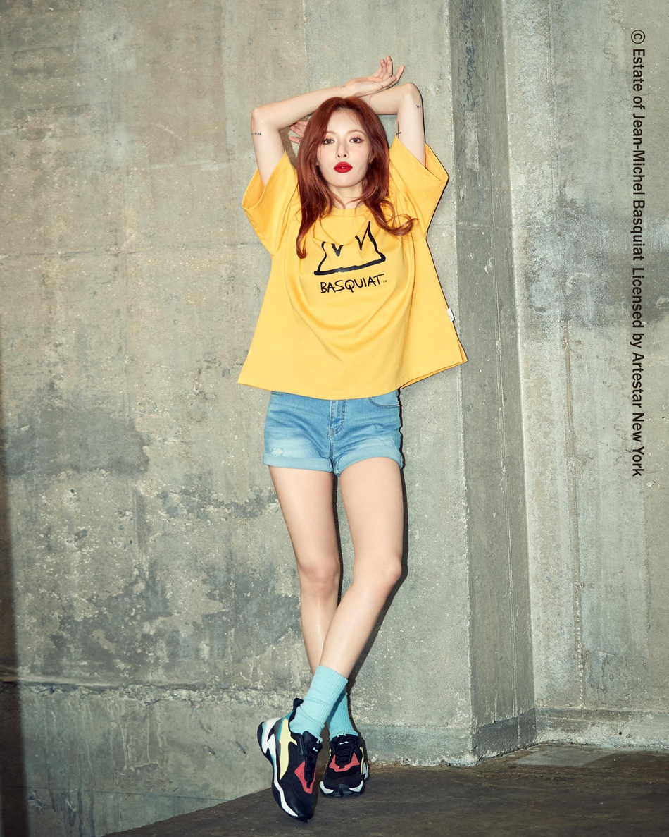 组图:泫雅拍春夏宣传写真 下衣失踪大秀筷子腿