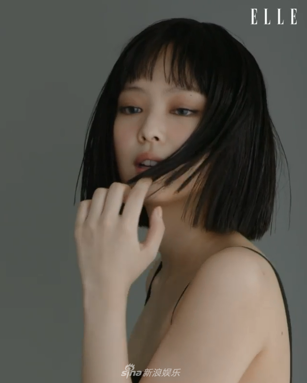 组图：JENNIE短发造型登时尚杂志 齐刘海显清纯
