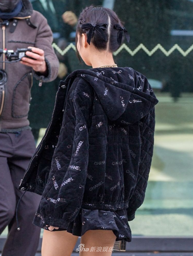 組圖：JENNIE巴黎時裝週頭排看秀 編髮造型場外送飛吻