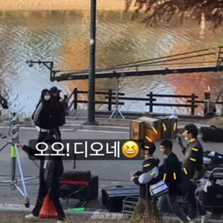 组图：韩版不能说的祕密路透照 都暻秀骑自行车载女生