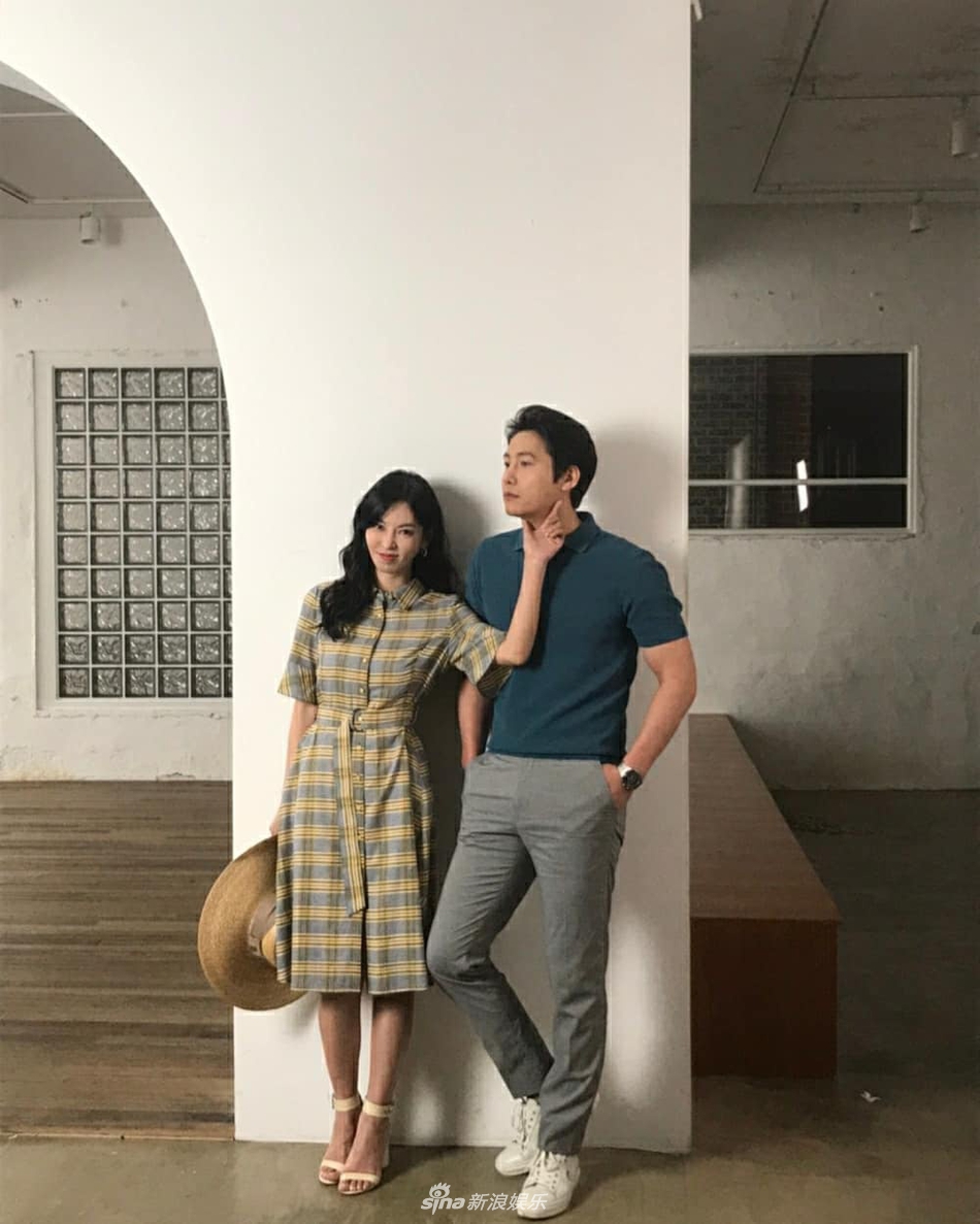 組圖：金素妍結束《頂樓》拍攝 與老公李尚禹外出度假