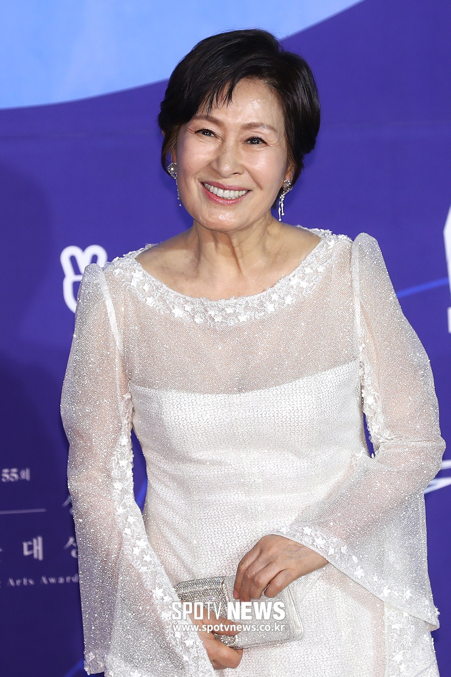 组图:《耀眼》金惠子出席百想红毯 将争夺视后殊荣