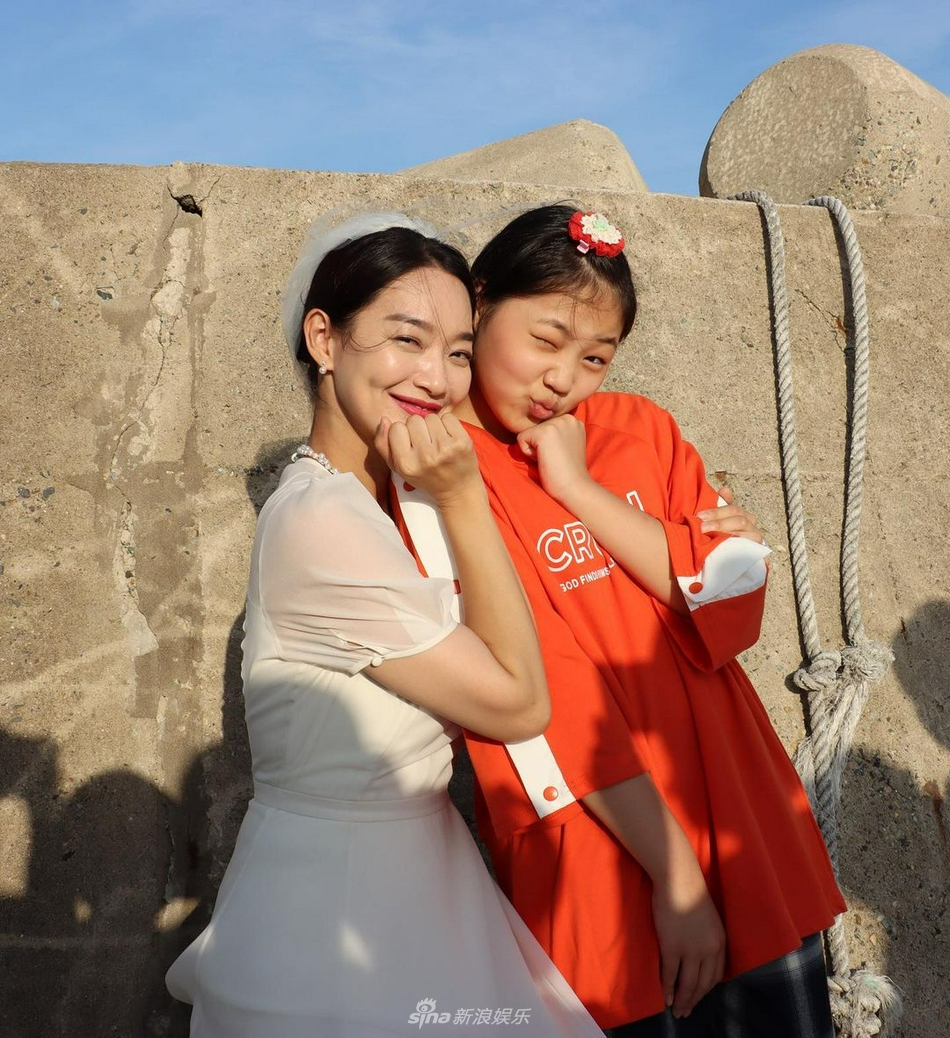 組圖：申敏兒穿婚紗柔美迷人 曬照慶《海岸村恰恰恰》結局