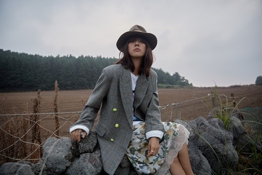 【2018.08.31】【明星】李孝利济州岛拍户外写真 老公李尚顺亲掌镜