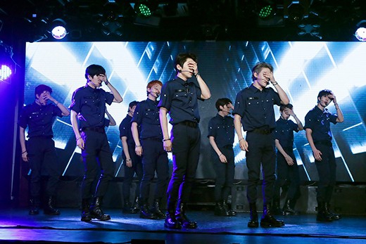 组图：韩男团Golden Child发新专辑 十成员帅气亮相