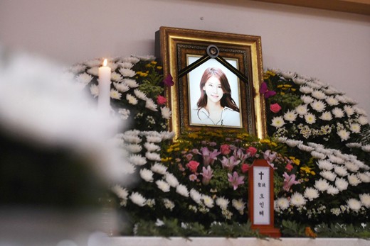 組圖：36歲韓星吳仁惠搶救無效死亡 葬禮現場鋪滿鮮花