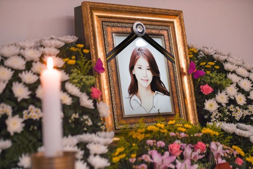 組圖：36歲韓星吳仁惠搶救無效死亡 葬禮現場鋪滿鮮花