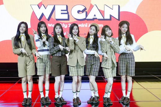 组图：韩新人女团Weeekly发新曲 穿格子裙青春洋溢