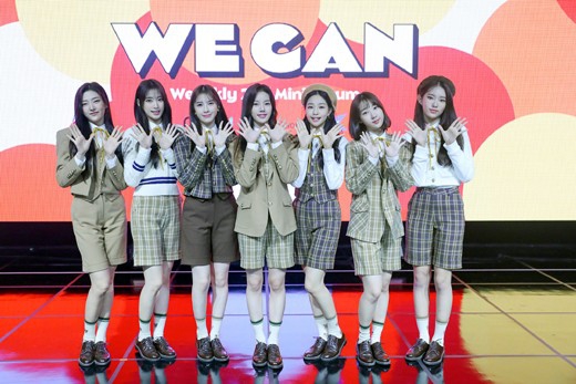 组图：韩新人女团Weeekly发新曲 穿格子裙青春洋溢