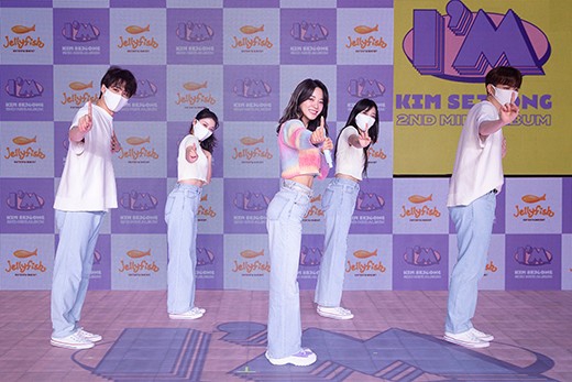 組圖：韓女星金世正發第二張迷你專輯 造型粉嫩甜甜