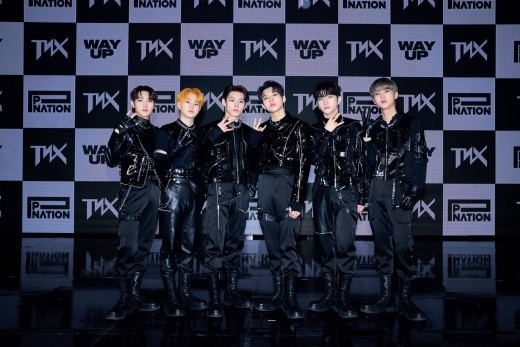 组图：韩国新人男团TNX出道 释出首张迷你专辑《WAY UP》