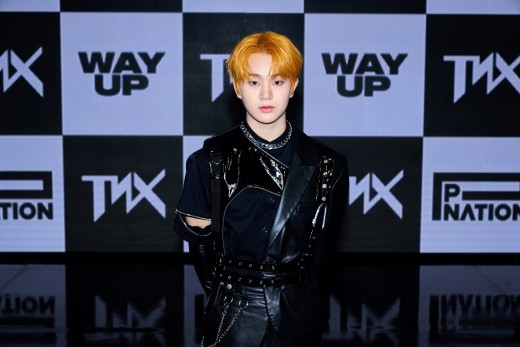 组图：韩国新人男团TNX出道 释出首张迷你专辑《WAY UP》