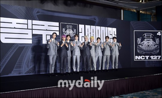 組圖：NCT127出席新專輯釋出會 全員穿西裝亮相變成熟