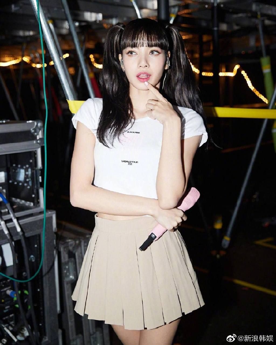 組圖：LISA曬美國演唱會後臺照 扎雙馬尾笑容燦爛