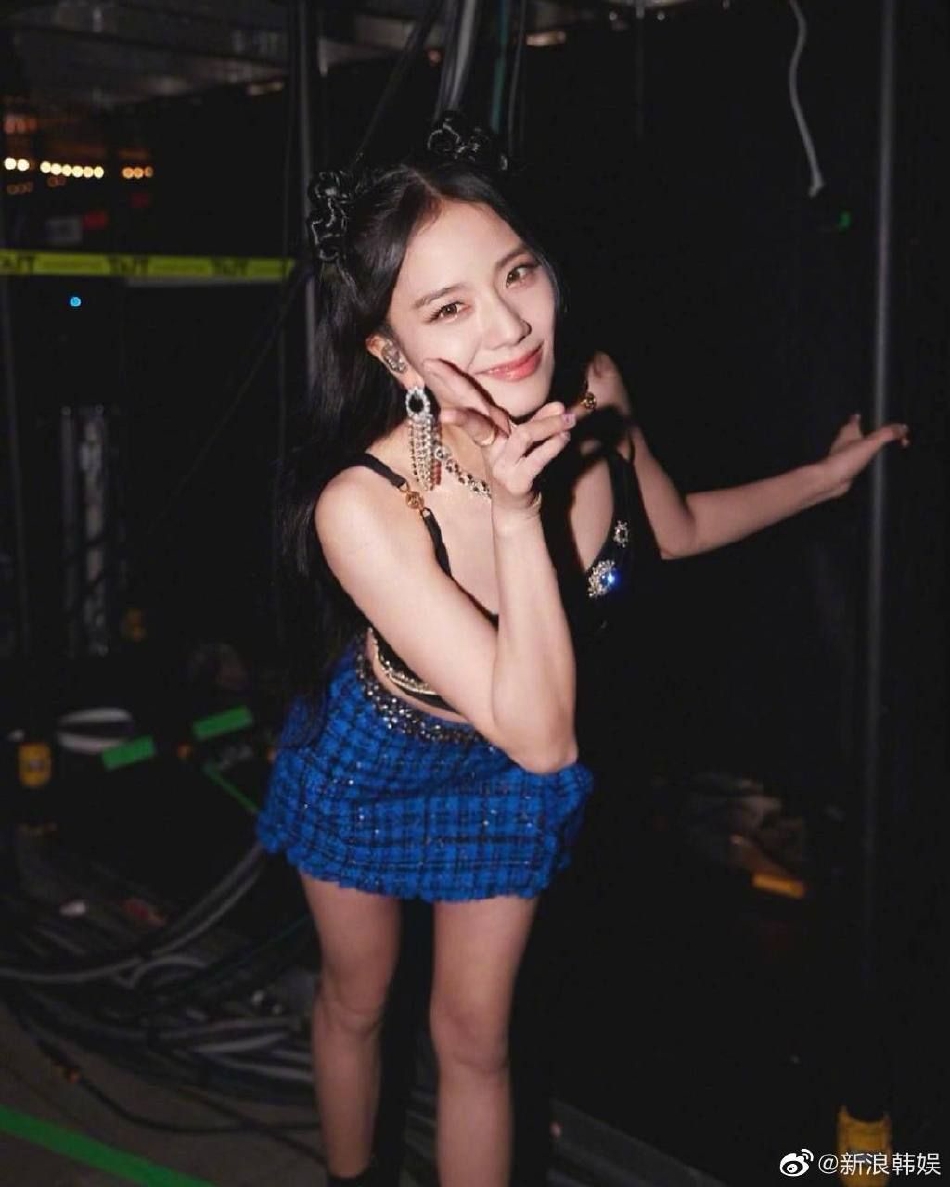 組圖：BLACKPINK樸彩英晒照 與金智秀親密貼貼