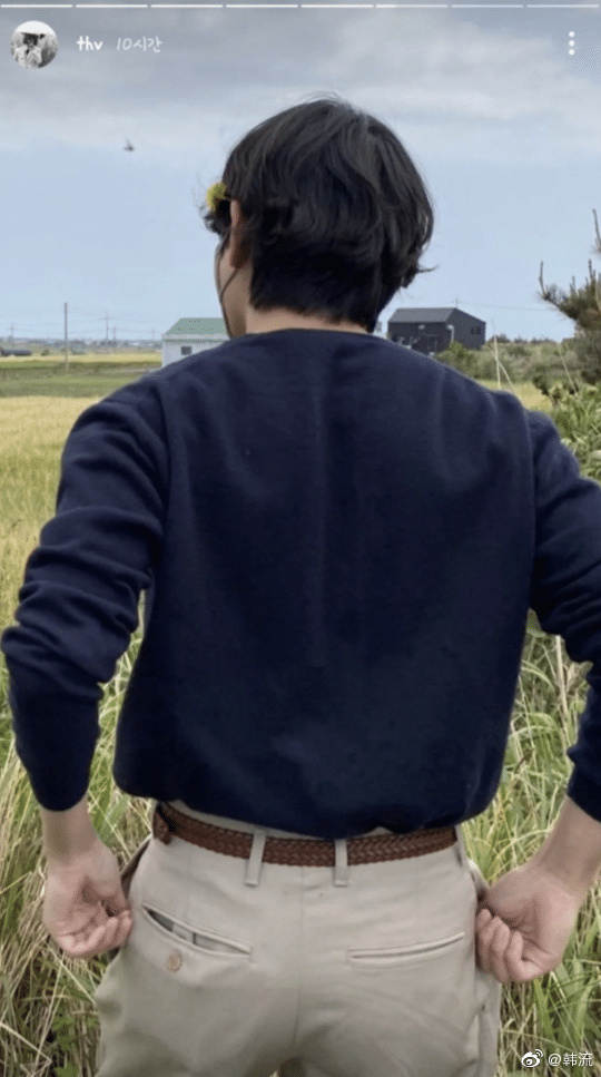 組圖：Jennie金泰亨被拍濟州島度假 親密同乘一臺車