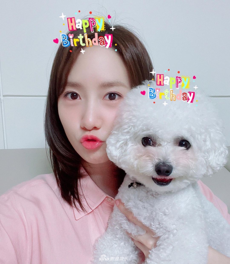 組圖：少女時代林允兒生日晒自拍 與狗狗同款貼紙超可愛
