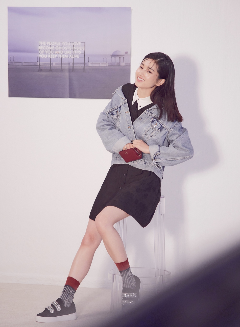 组图:《阳光先生》金泰梨拍写真 高贵小姐变俏皮少女_高清图集_新浪网