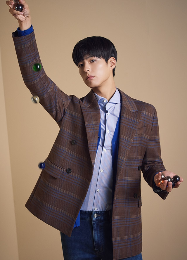 组图:朴宝剑秋季宣传写真公开 职场精英范儿帅气干练