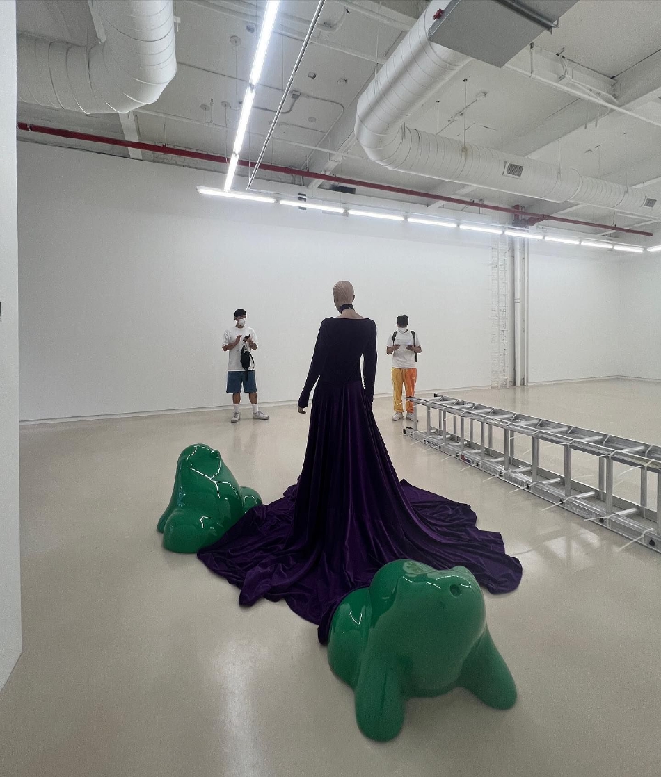 組圖：劉亞仁發男友照片親密同行 紐約看展一起逛街