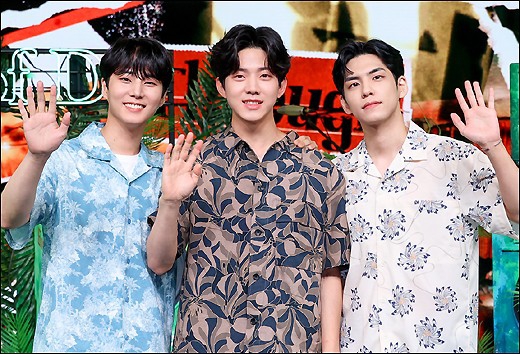 組圖：韓國男團DAY6發行新專輯 穿花襯衫濃濃夏日氛圍