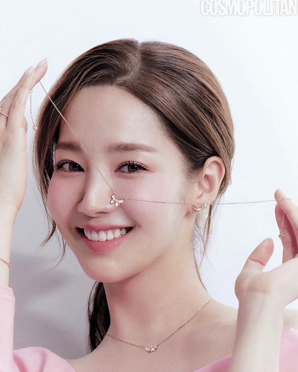 组图：36岁朴敏英登杂志甜美依旧 马卡龙风格写真养眼清新
