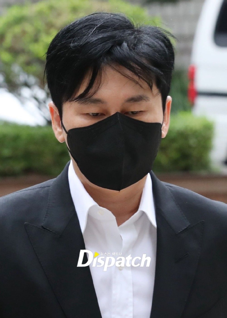 組圖：前YG社長樑鉉錫出席第8次公審 低頭走路一言不發