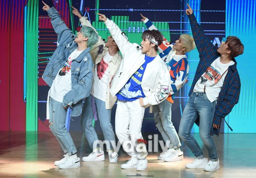 组图:韩男团spectrum发第三张专辑 唱跳活力十足