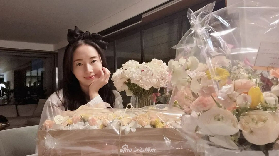 組圖：李貞賢孕期近照氣質溫柔 41歲高齡懷孕狀態好