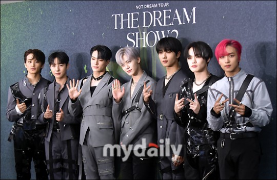 組圖：NCTDREAM首爾舉行演唱會 七成員合體亮相釋出會