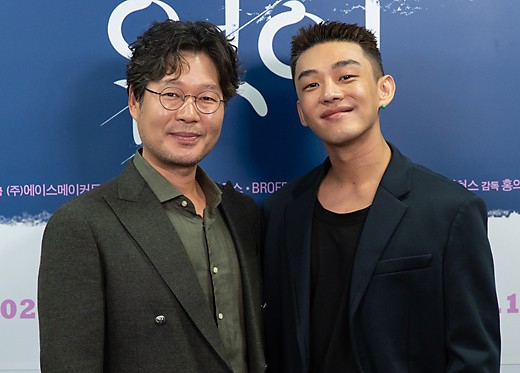 組圖：劉亞仁平頭造型痞帥 與劉在明出席《無聲》試映