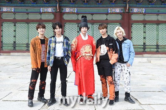 組圖：韓男團Newkidd亮相景福宮 出席宮中文化慶典