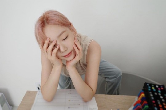 組圖：少女時代金泰妍晒照 粉發襯面板細嫩白皙