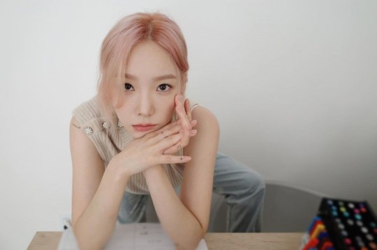 組圖：少女時代金泰妍晒照 粉發襯面板細嫩白皙