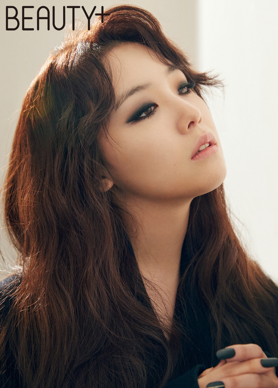 30 09:20:37 3 / 4 新浪娱乐讯 韩国女团girls day成员敏雅为某时尚