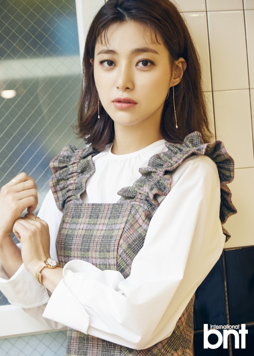 组图:韩星李英恩拍写真 产后复出谈心境变化