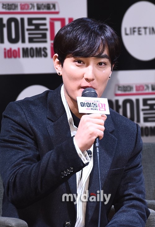 新浪娱乐讯 1月30日下午,安七炫,张振英等艺人在首尔清潭洞参加了真人