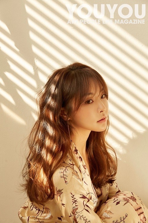 【2017.12.09】【明星】韩女星郑柔美拍杂志写真 展多样魅力